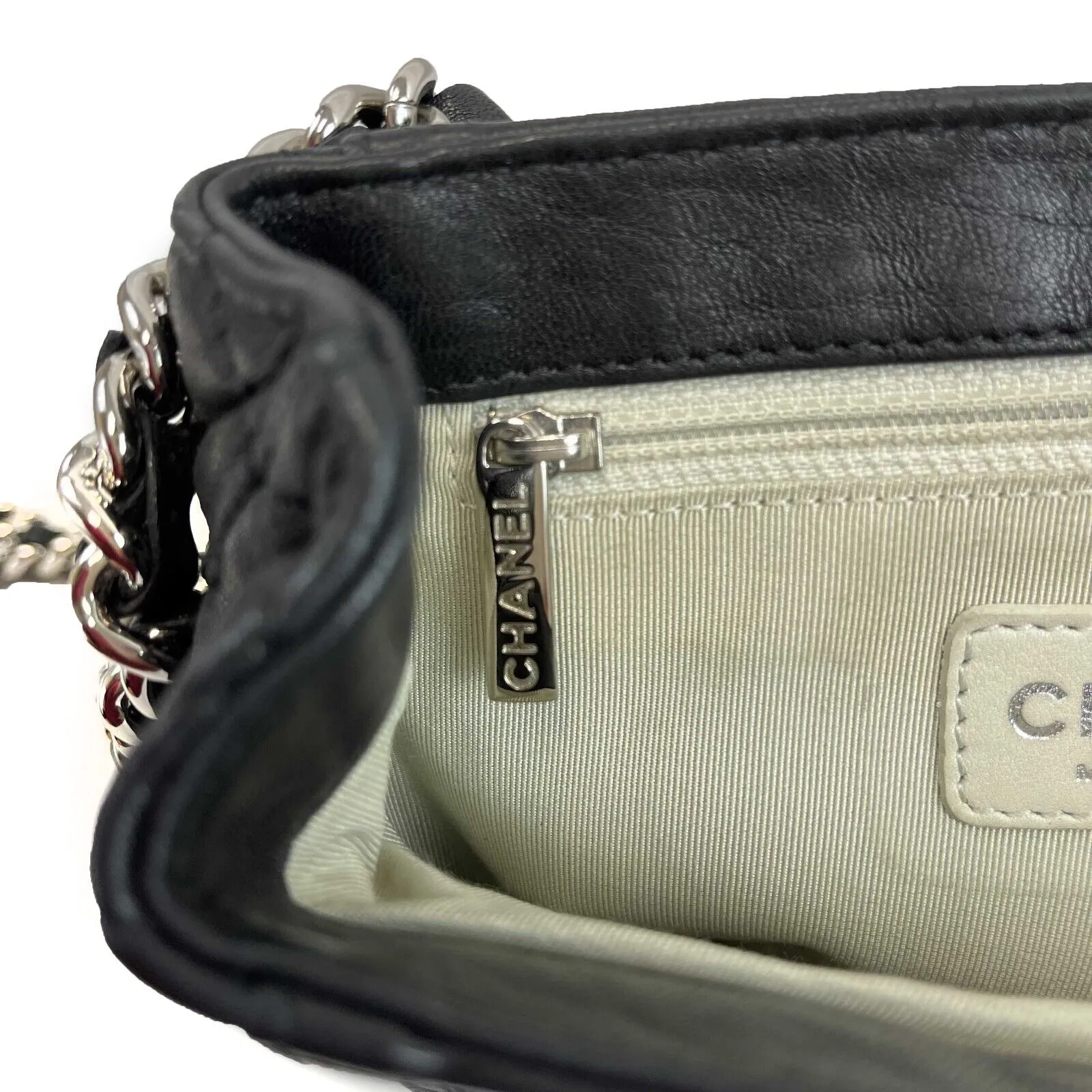 Chanel - Excellent - CC Washed Lambskin Quilted Chain Around Crossbody