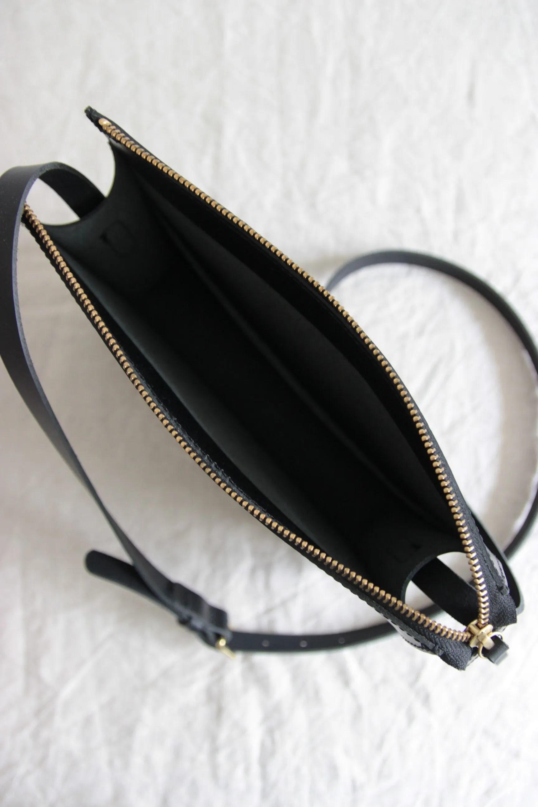 Classic crossbody bag black