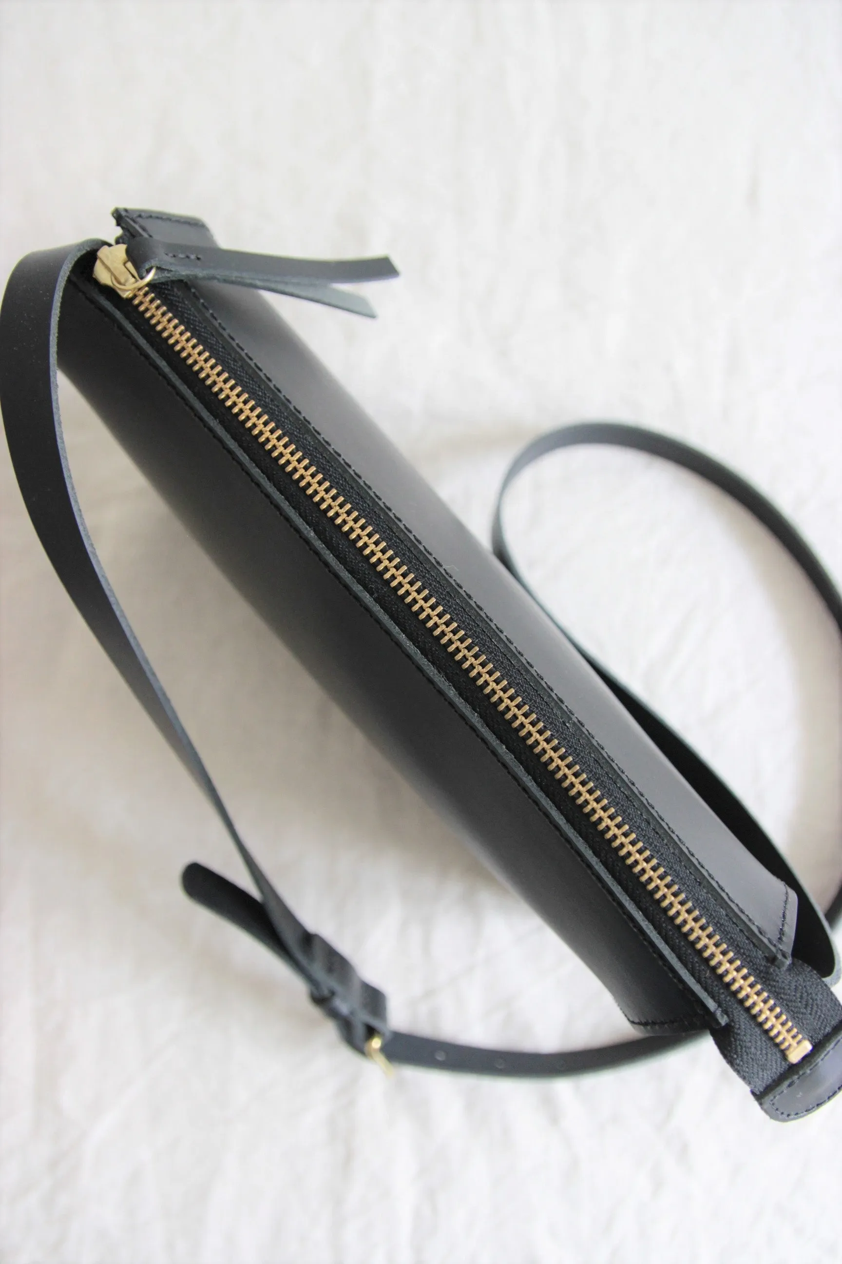 Classic crossbody bag black